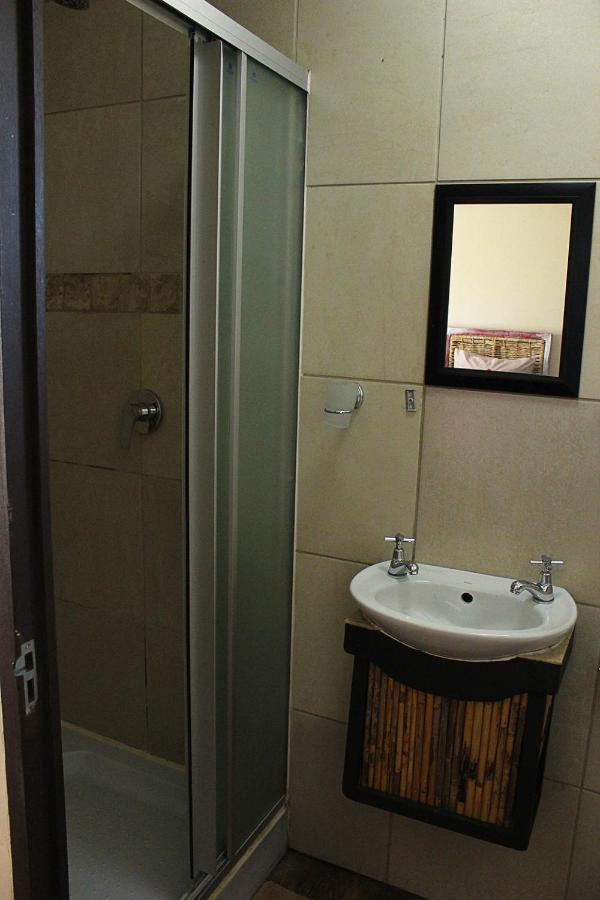 African Adventures Accommodation Дурбанвиль Экстерьер фото