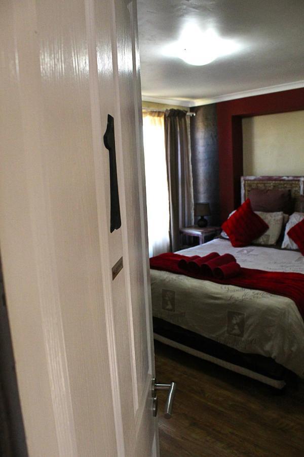 African Adventures Accommodation Дурбанвиль Экстерьер фото