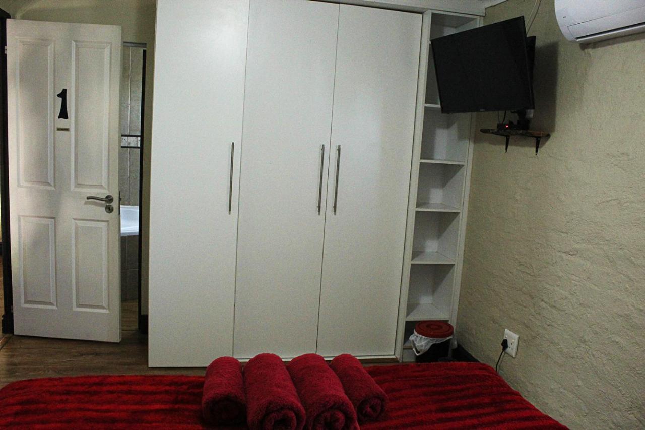 African Adventures Accommodation Дурбанвиль Экстерьер фото