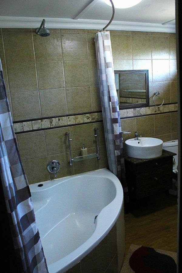African Adventures Accommodation Дурбанвиль Экстерьер фото